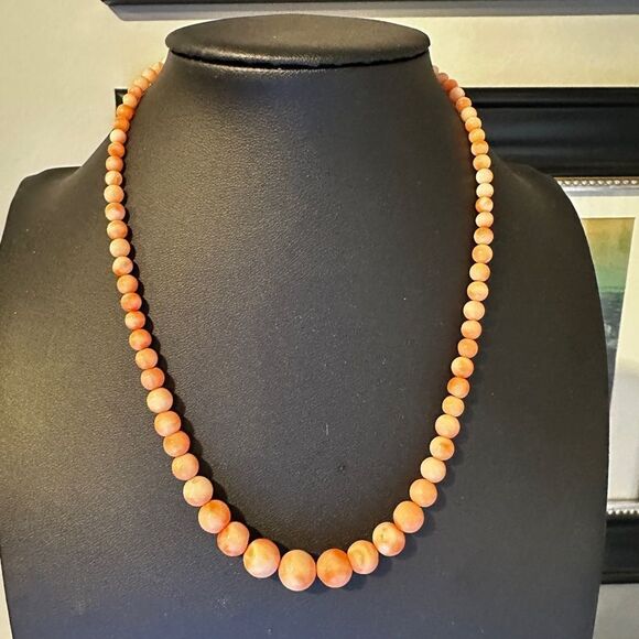 16" Graduated Angel Skin Coral beaded necklace with 14kt yellow gold clasp! - Picture 9 of 12